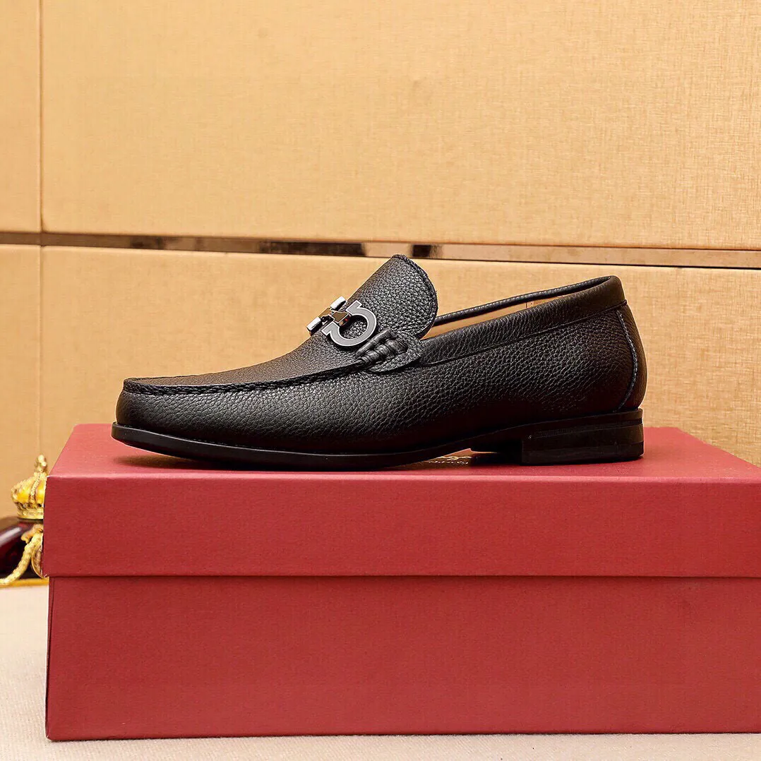 Men's shoes 💰480 💐 Product trademark: Ferragamo "Ferragamo" casual leather shoes Regular size: 38-44 (45🉑️customized) Product materials: Selected imported first-layer pebbled cowhide leather upper + luxury hardware buckle, imported water-dyed cowhide leather lining. Strong three-dimensional visual effect, original outsole color: 4⃣️seed leather materials available